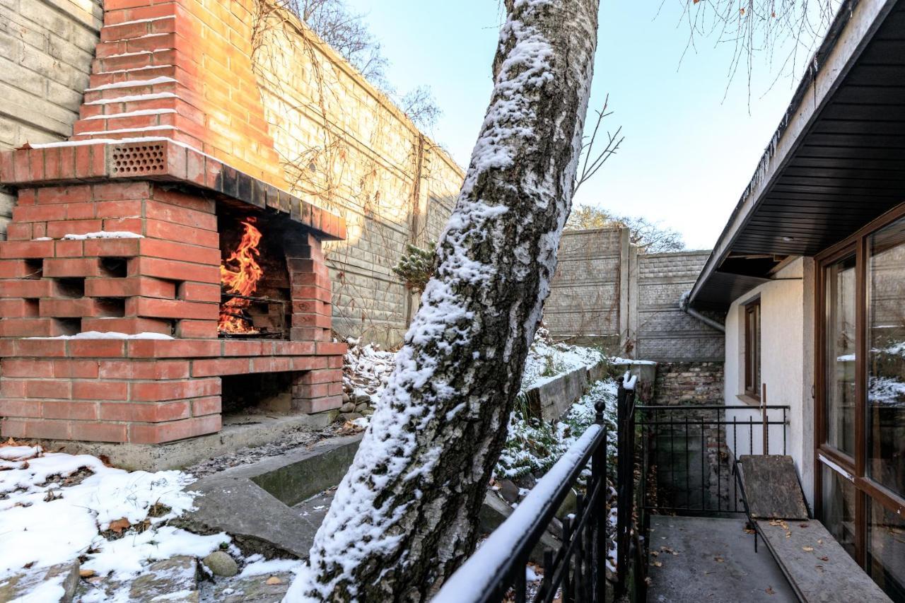 Mangal&terrace in center apartment Lviv Bagian luar foto